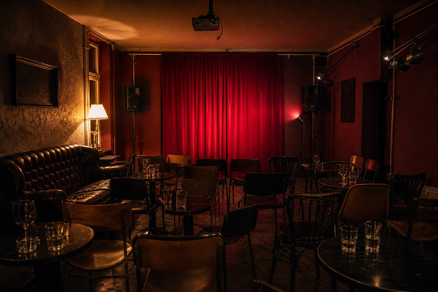 Kleiner Bühnenraum im Oblomov vor der Show